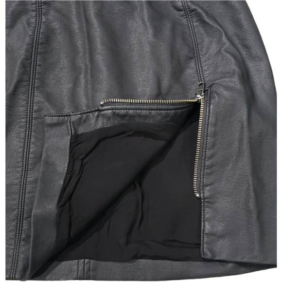 WOMEN'S FREE PEOPLE MIDNIGHT MAGIC FAUX LEATHER MINI SKIRT SIZE 0. - Picture 4 of 10